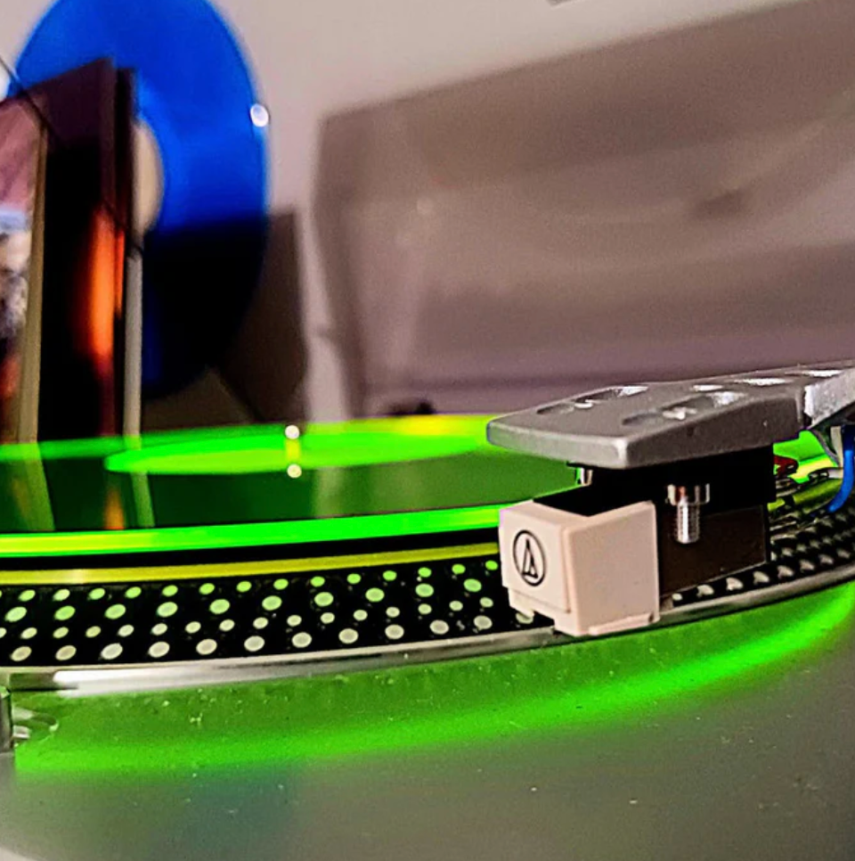<h2>WHAT VINYL LOVERS ARE SAYING</h2>