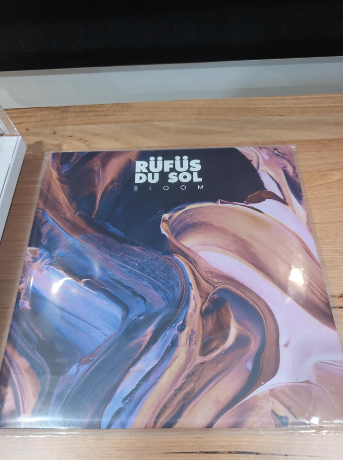 <h2>WHAT VINYL LOVERS ARE SAYING</h2>